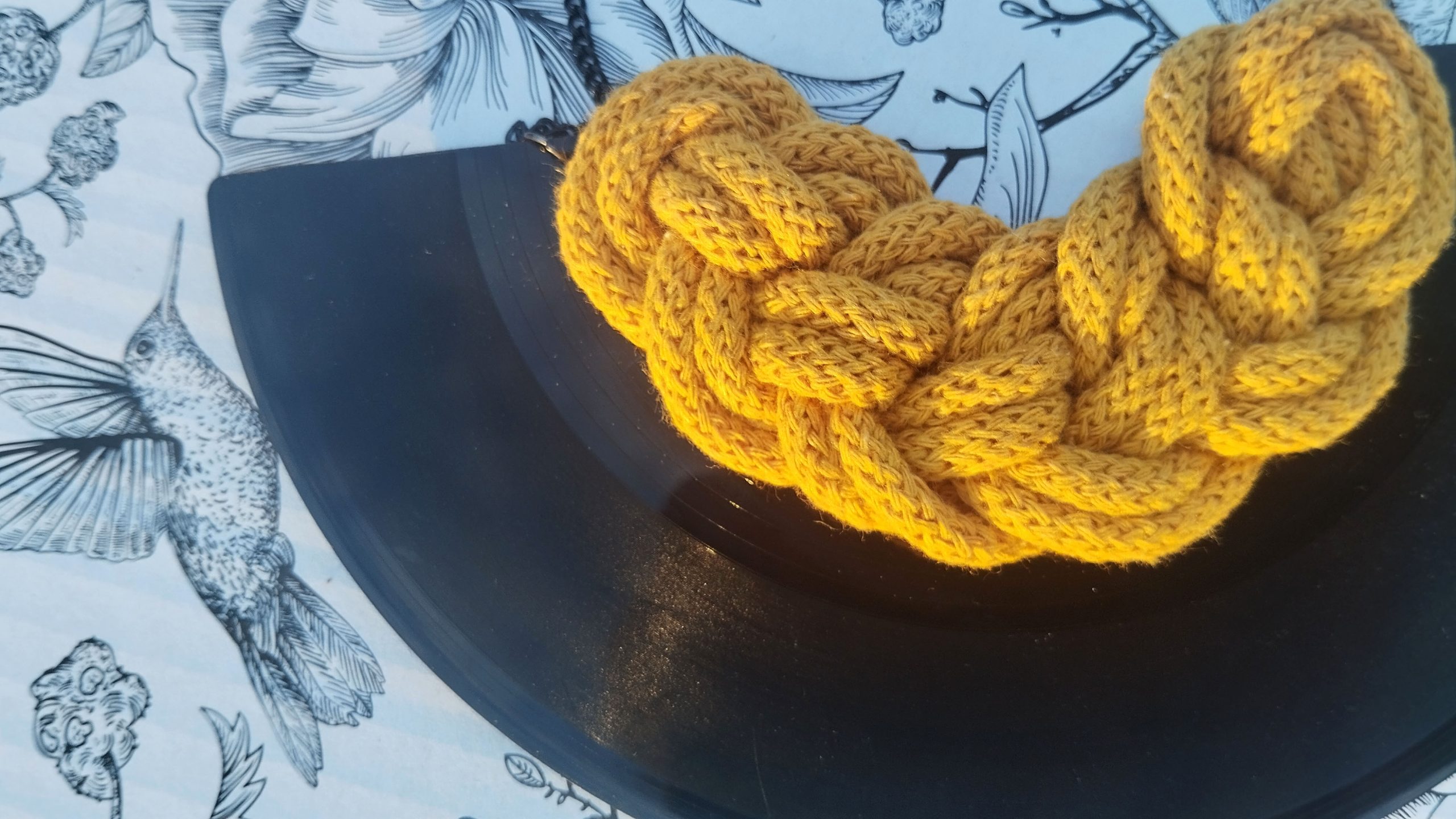 Verižica Vinyl&Rope Mustard 1 - Image 4