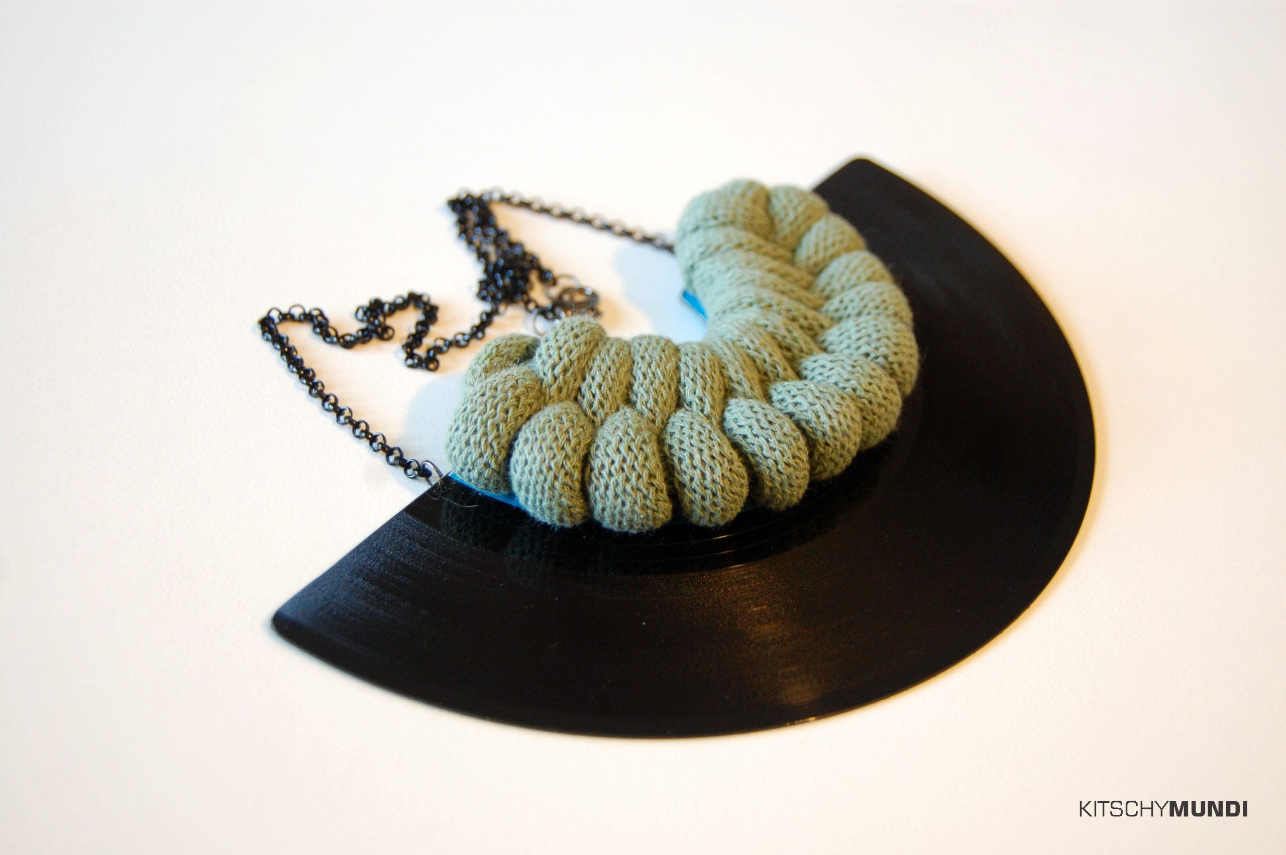Verižica Vinyl&Rope Knot - Eucaliptus Green - Image 3