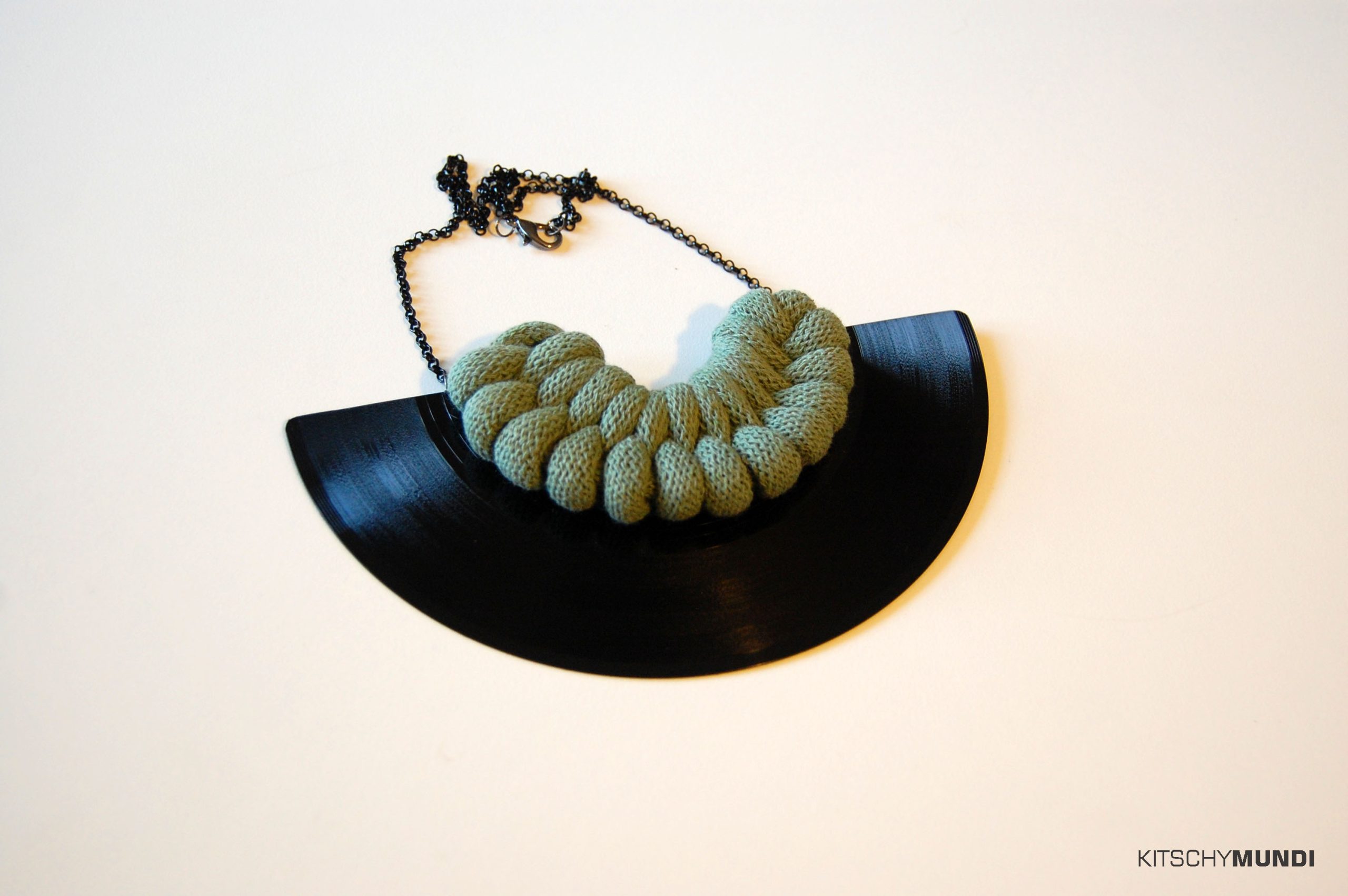 Verižica Vinyl&Rope Knot - Eucaliptus Green - Image 2