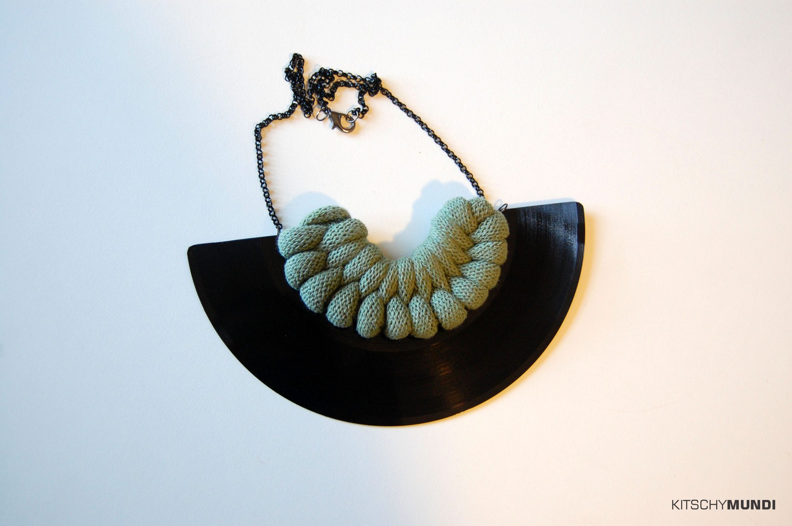 Verižica Vinyl&Rope Knot - Eucaliptus Green