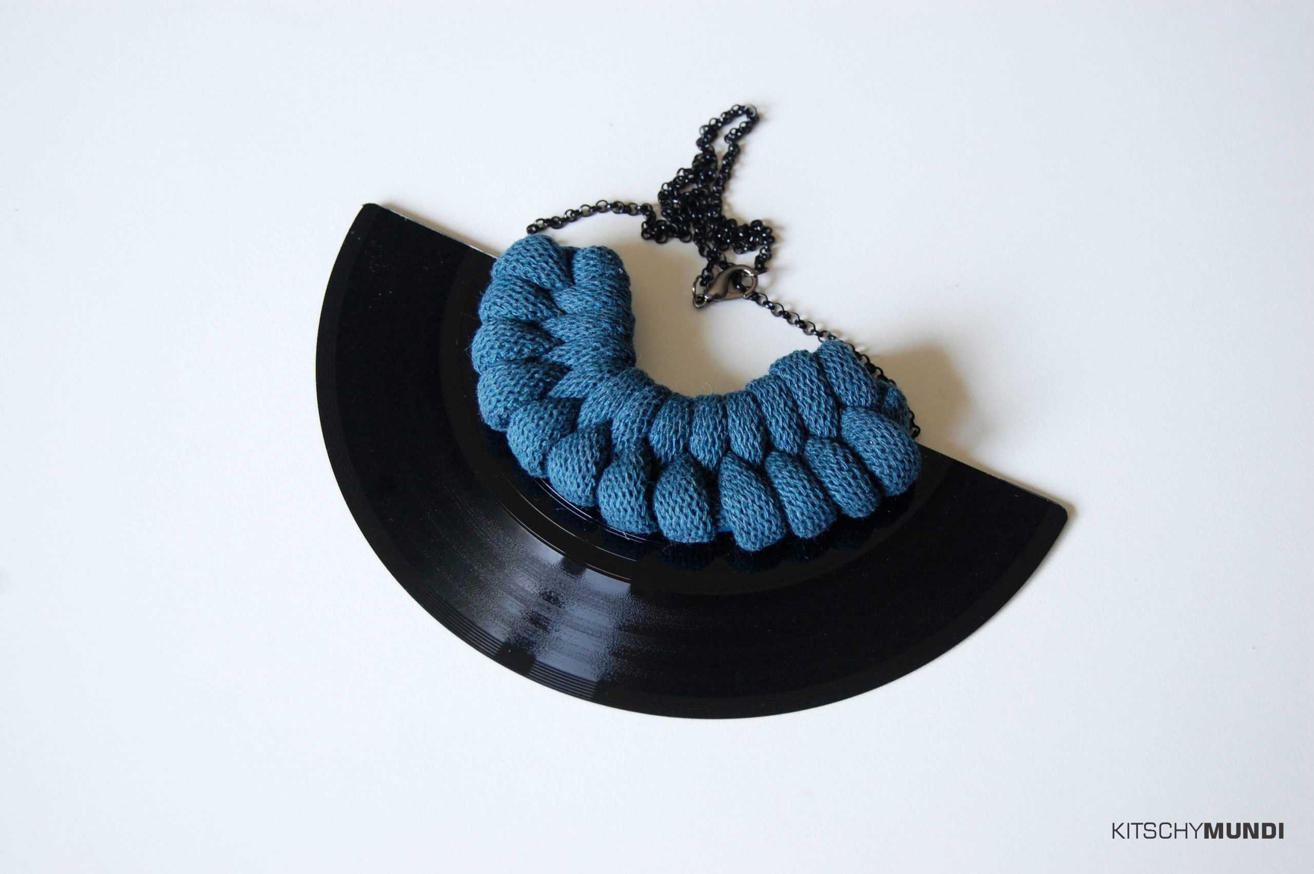 Verižica Vinyl&Rope Knot - PeacockBlue