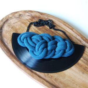 Verižica Vinyl&Rope Wave - PeacockBlue