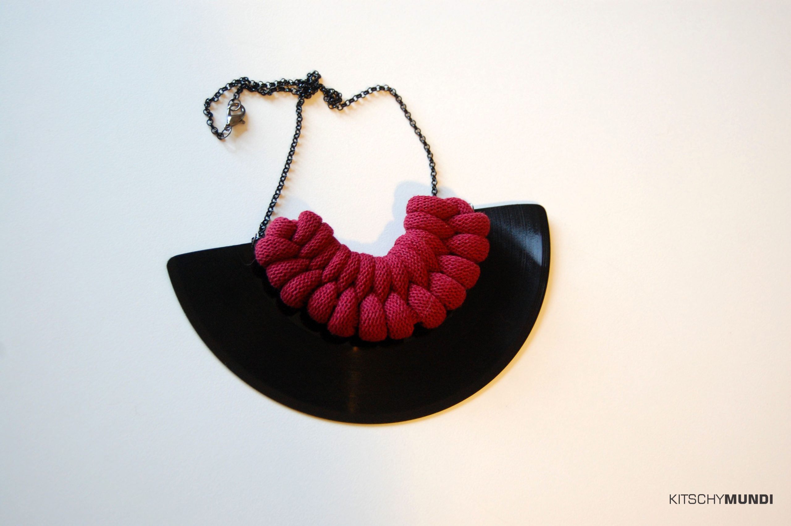 Verižica Vinyl&Rope Knot - Vine Red